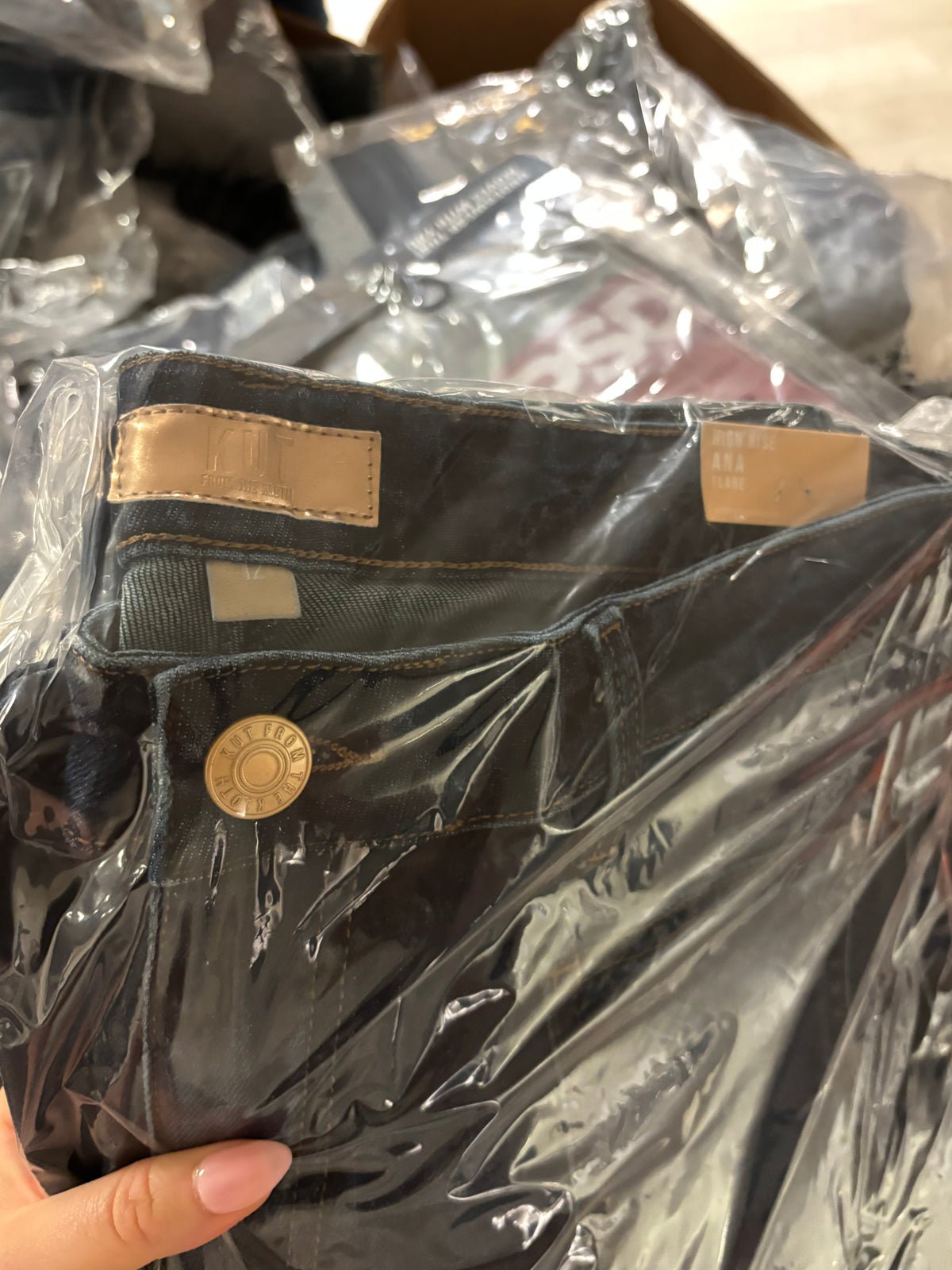 Name-Brand APPAREL Pallet - Image 6