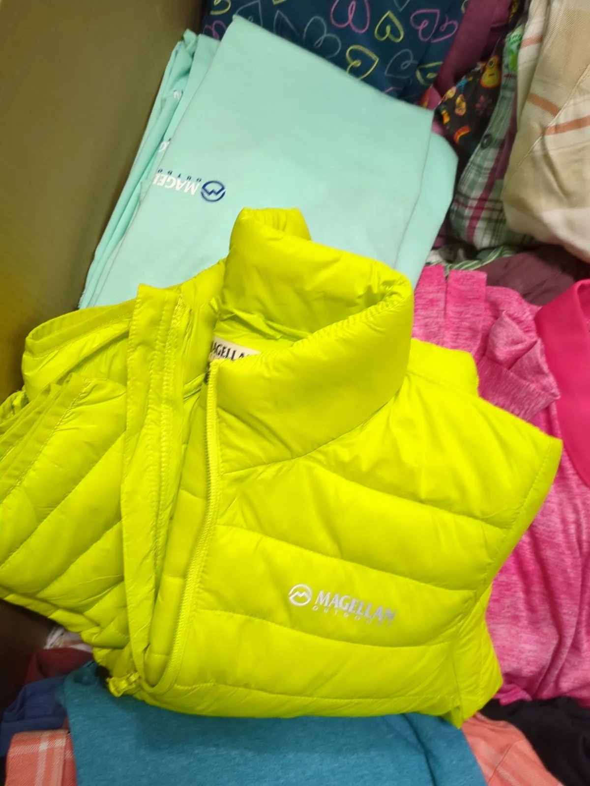 Name-Brand APPAREL Pallet - Image 11