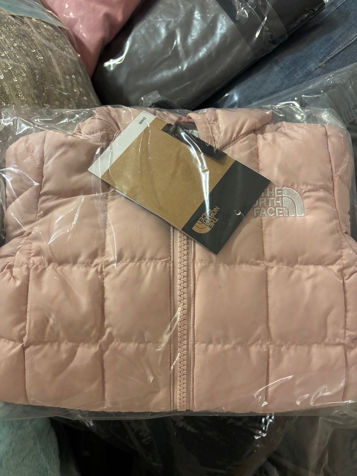 Name-Brand APPAREL Pallet - Image 5