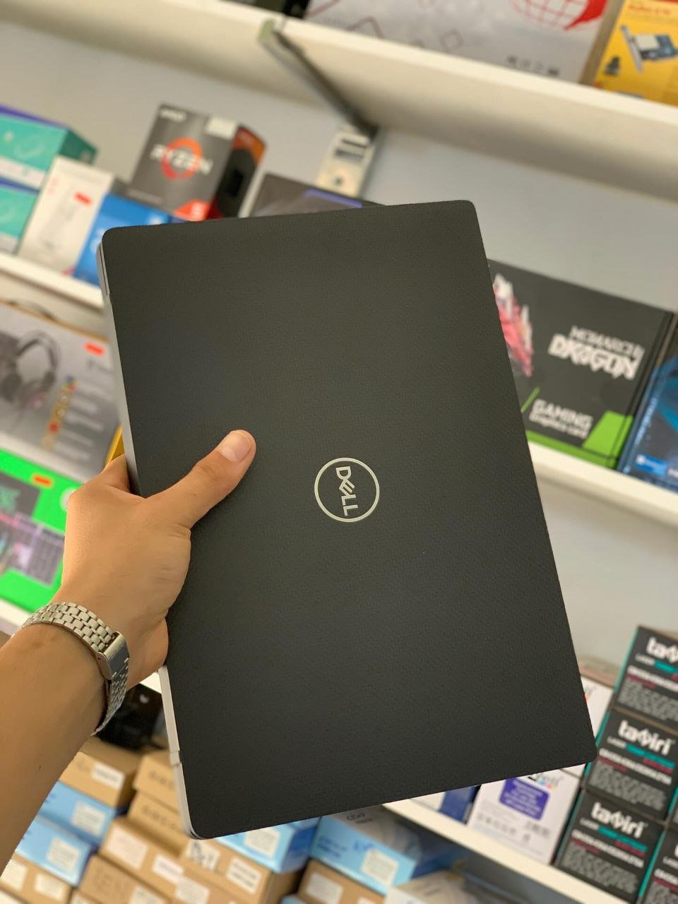 Dell Latitude 7400 – Business-Class Power & Style