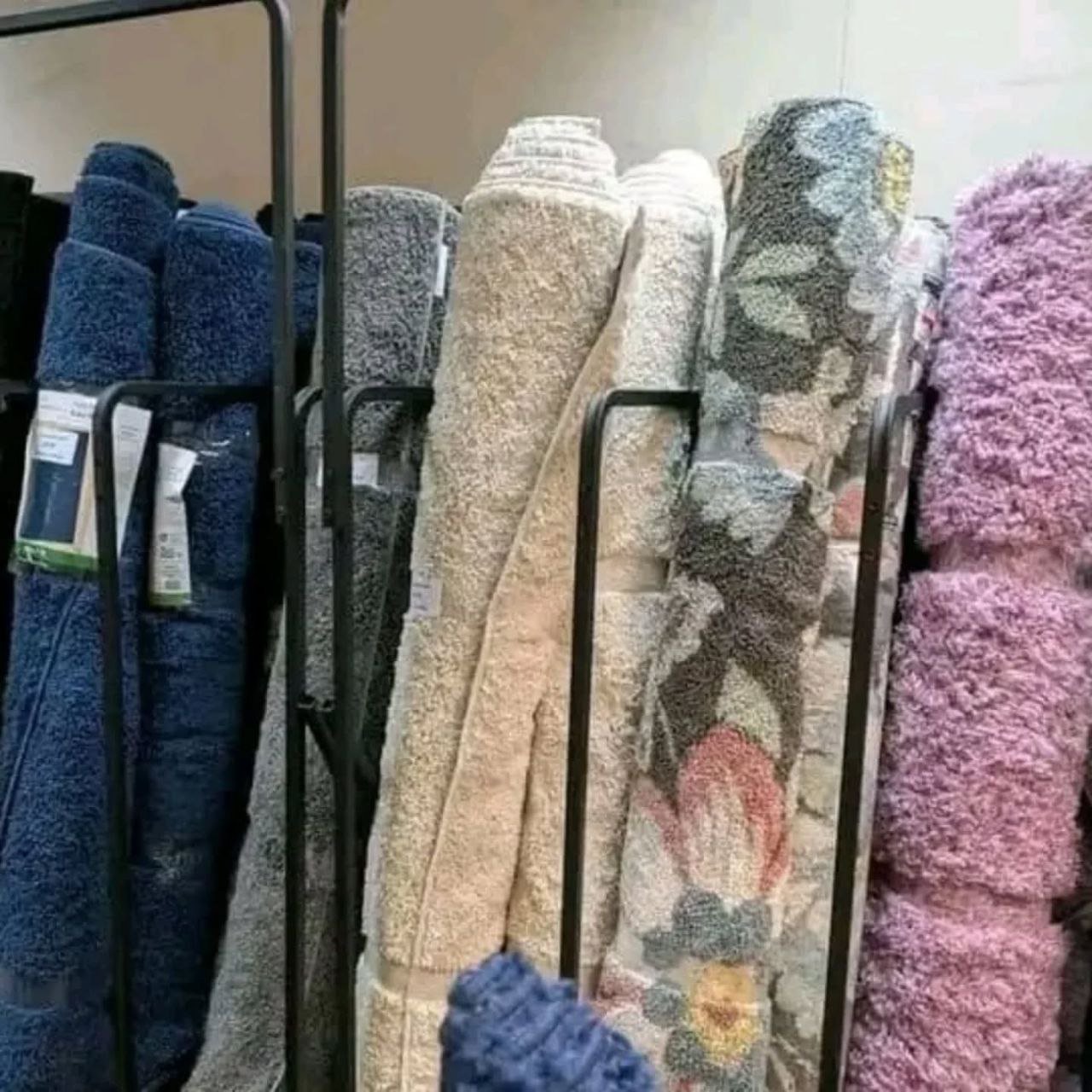 Mixed Rug Pallet – Assorted Styles, Textures & Displays - Image 4