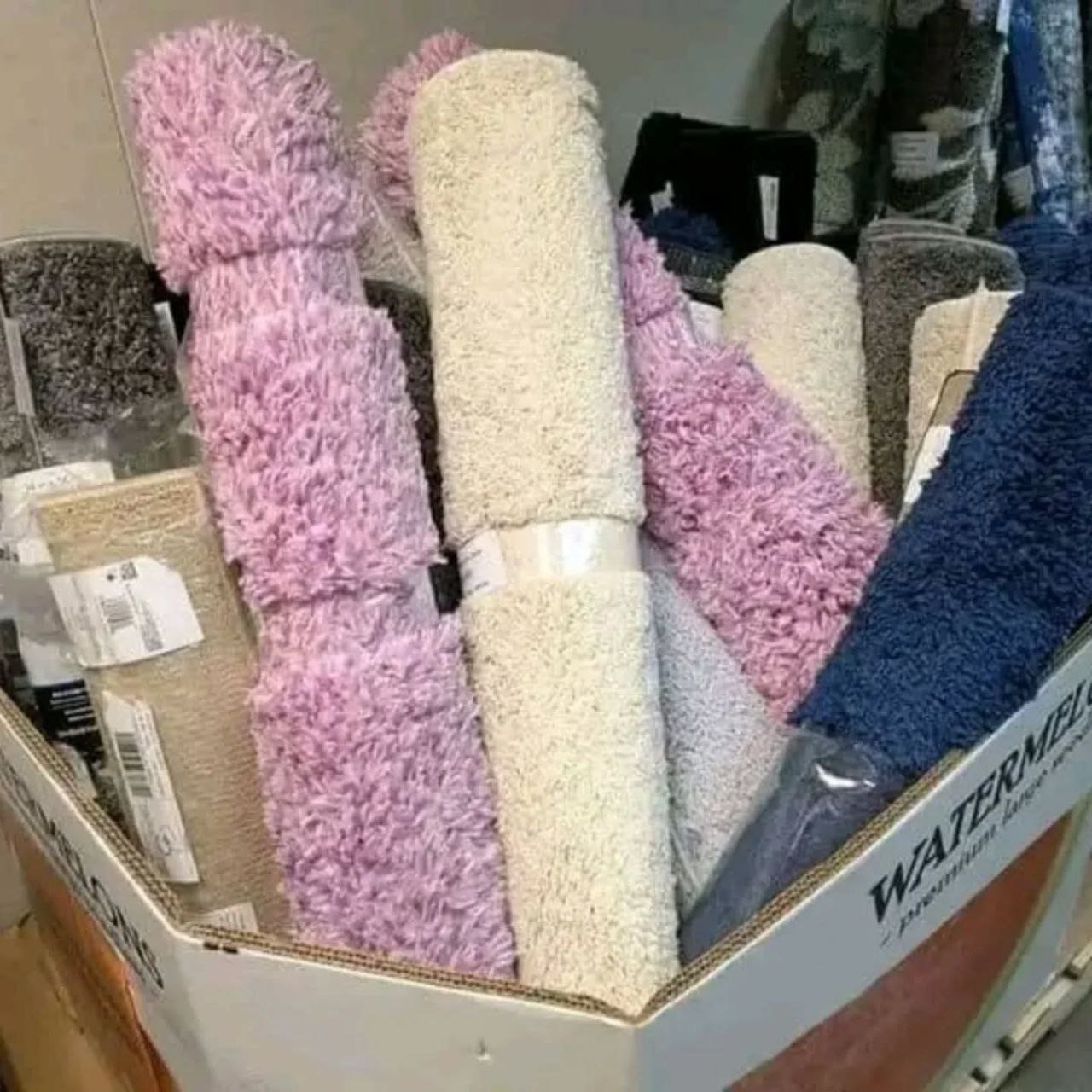 Mixed Rug Pallet – Assorted Styles, Textures & Displays - Image 5