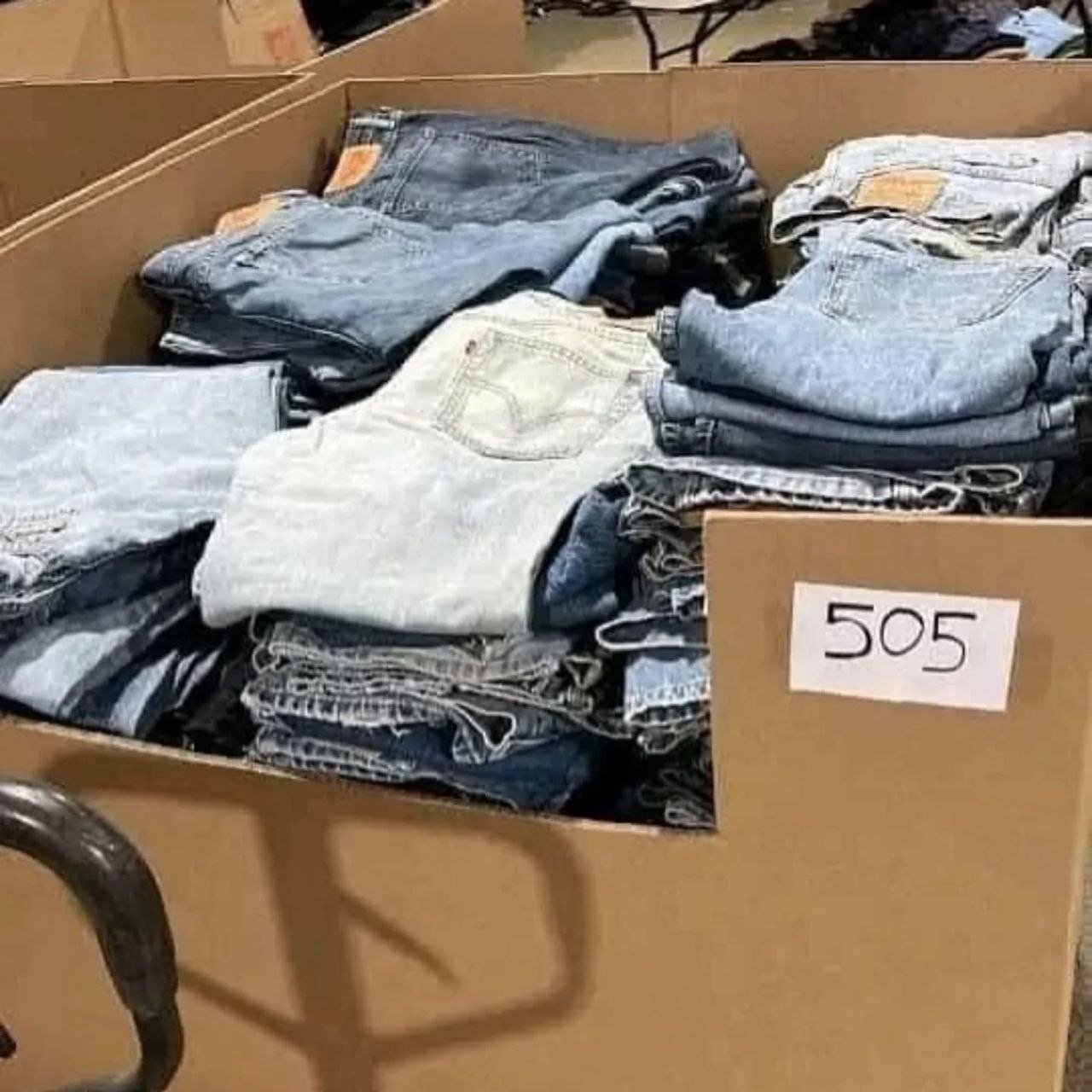 Levi’s & Mixed Denim Pallet – Bulk Jeans Inventory - Image 7