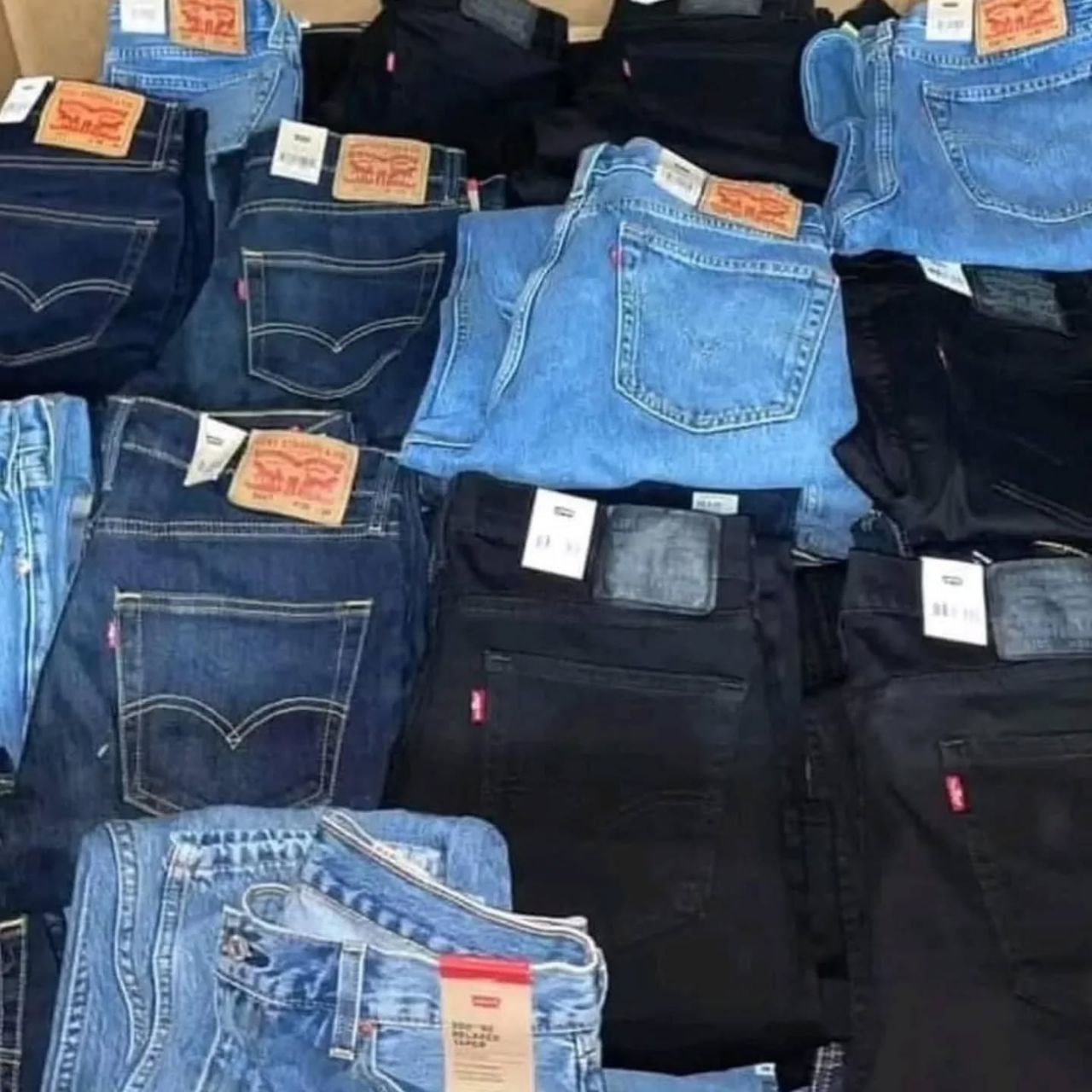 Levi’s & Mixed Denim Pallet – Bulk Jeans Inventory - Image 9